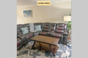 Galleria 3.4 Miles, 2 Bed Apt - S. Voss